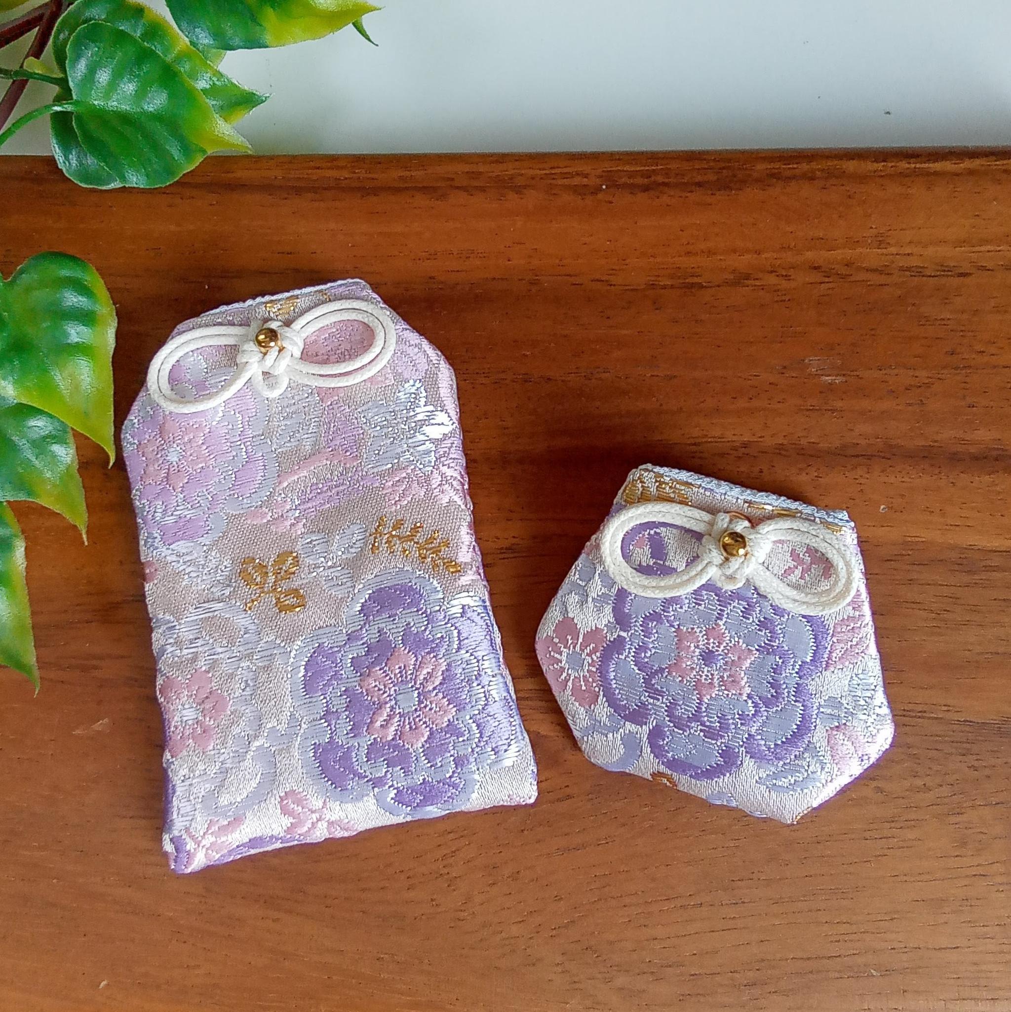 ❁新作❁　お守り袋　金襴　❋蔓華文(ライトパープル)❋ 　　セット売りもあります